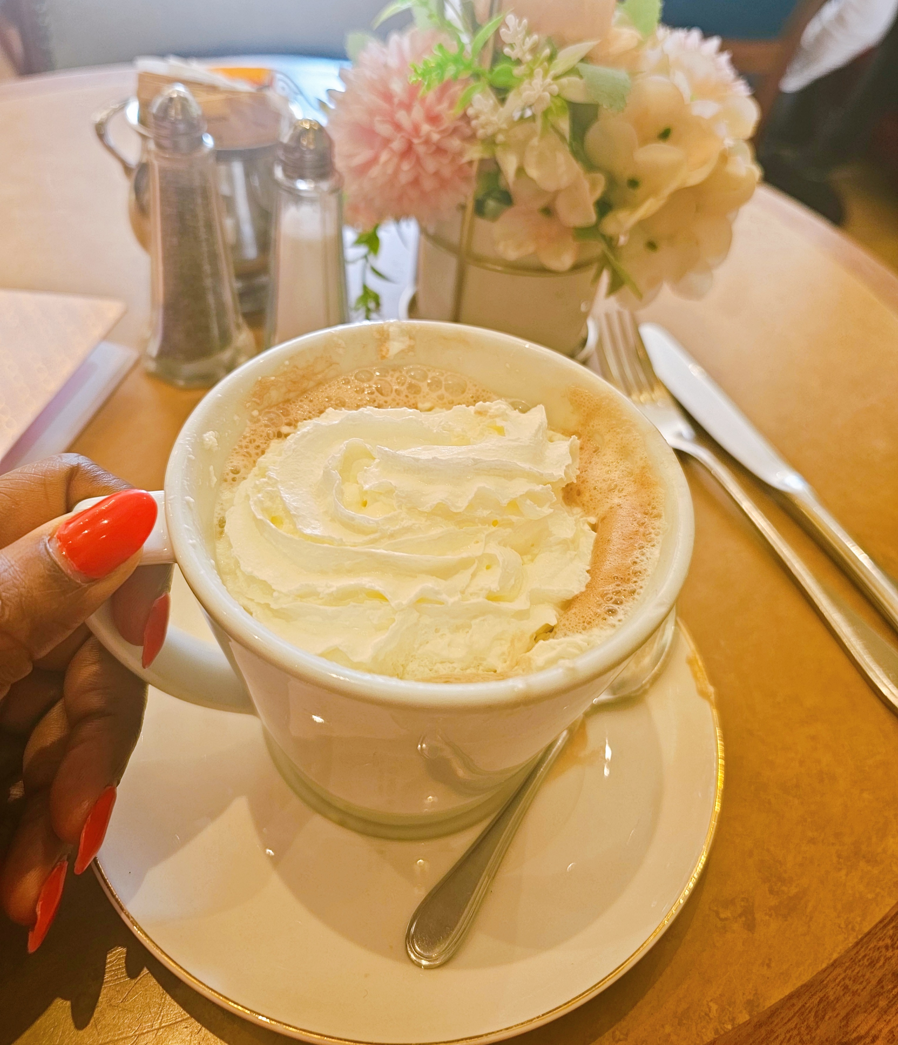 £20 🎁 Creamy Hot Chocolate Treat thumbnail