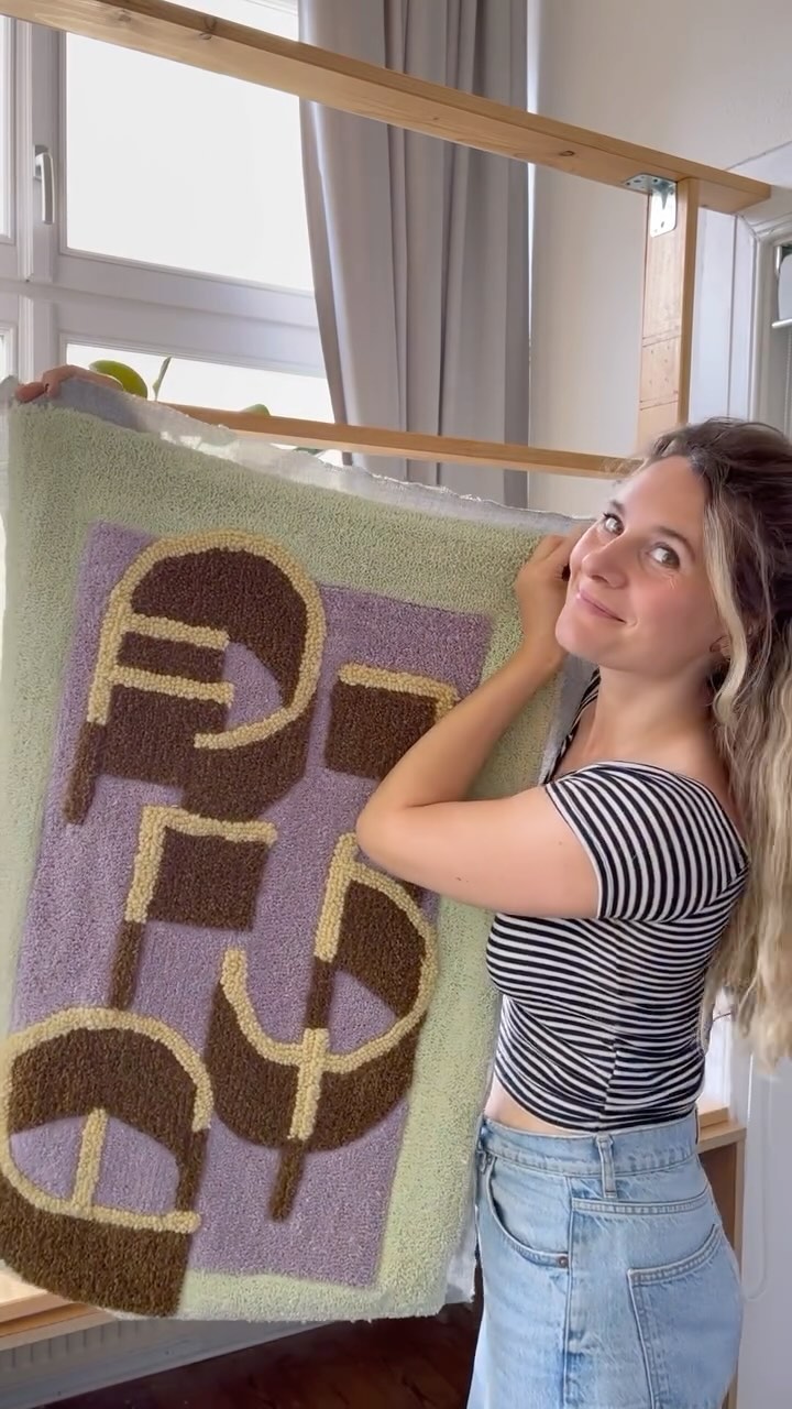 ✨ Update zu meinem Tuftingprojekt! Nach dem Trimmen strahlt es jetzt in vollen Farben und die geometrischen Formen komme