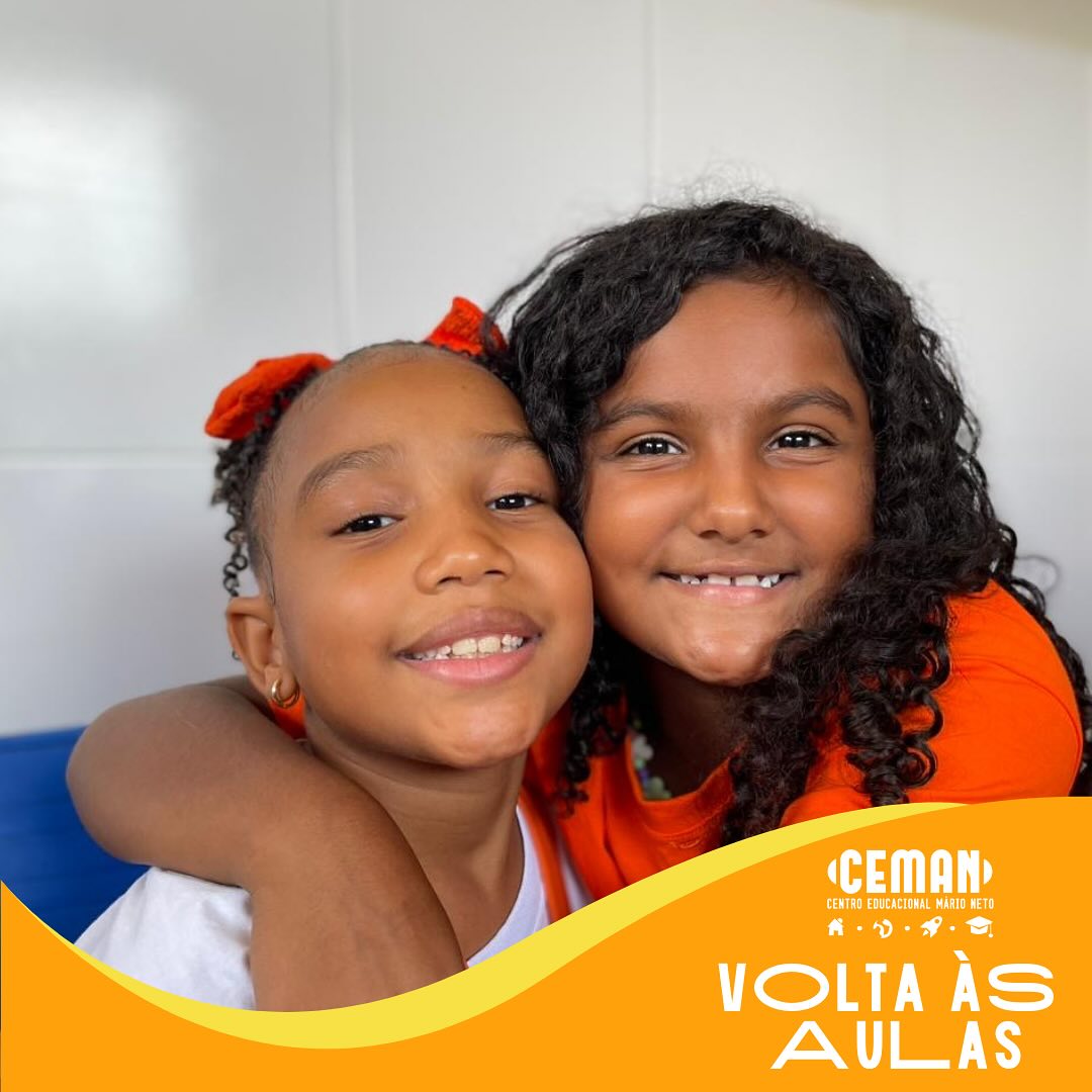 Relembrar o primeiro dia de aula é reviver a emoção de embarcar em uma jornada repleta de novas possibilidades, amizades