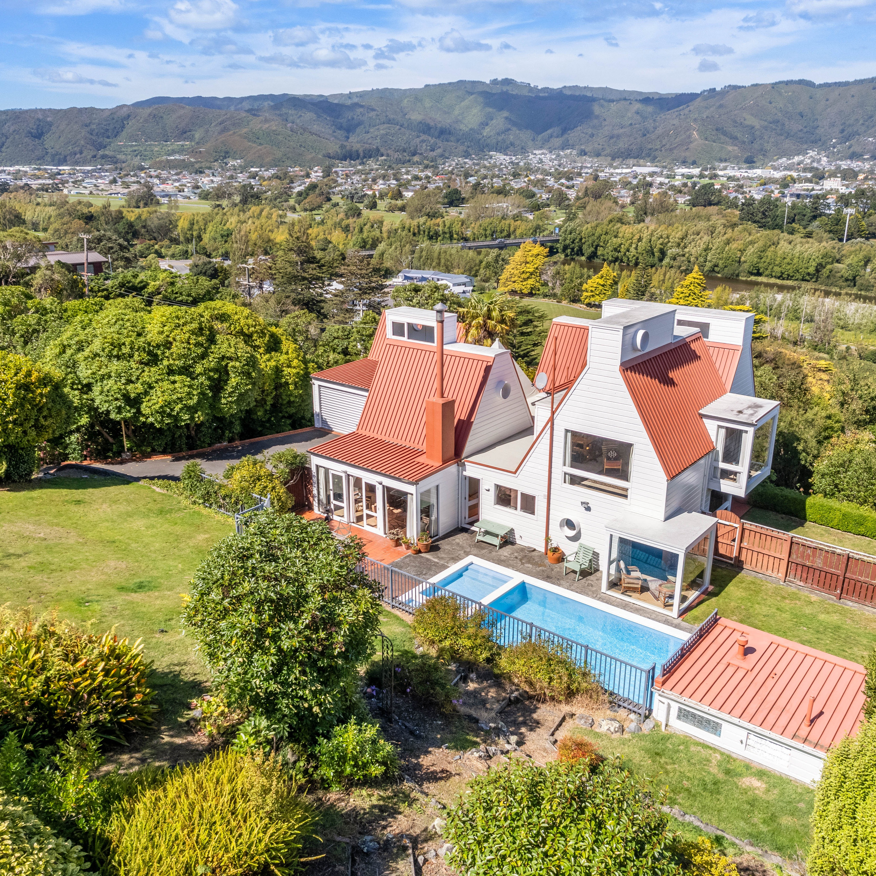 7 Coach Lane, Belmont thumbnail