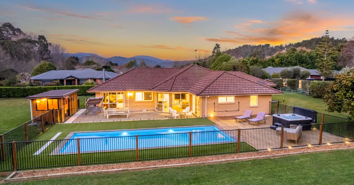 101 Emerald Hill Drive, Birchville, Upper Hutt City thumbnail
