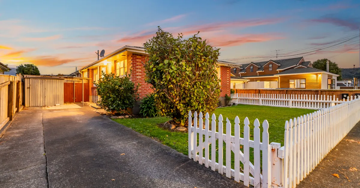 1/6 Oxford Crescent, Ebdentown, Upper Hutt City thumbnail