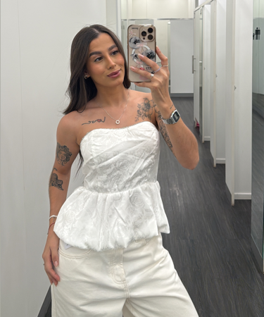 Blusa sem alça com estampa floral acetinada  thumbnail