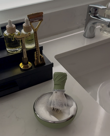 Upgrade your shave with the Leaf Razor. Highly recommend. ⭐️ thumbnail
