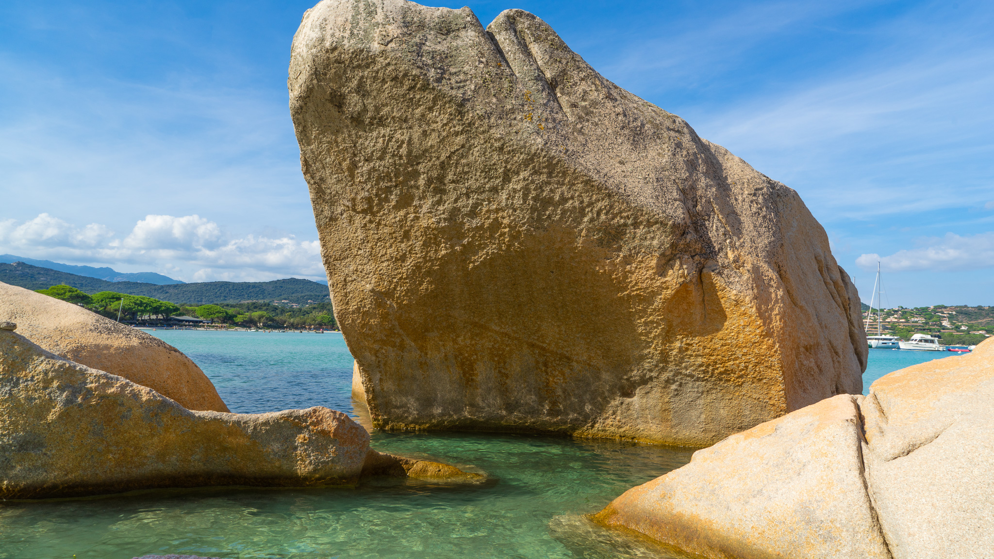 Photo shootings in stunning rock formations thumbnail