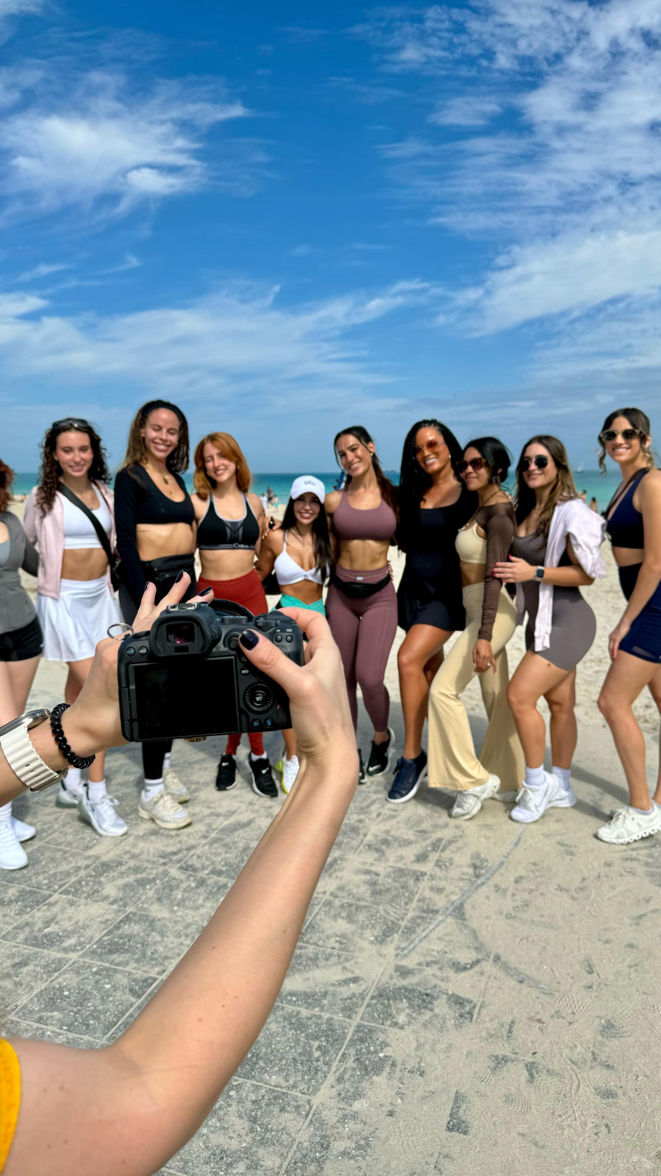 Come with me on walk & talk with @threads on #selflove day 🖤✨ 

#loveyourself #valentines #selfcare #walkandtalk #thread