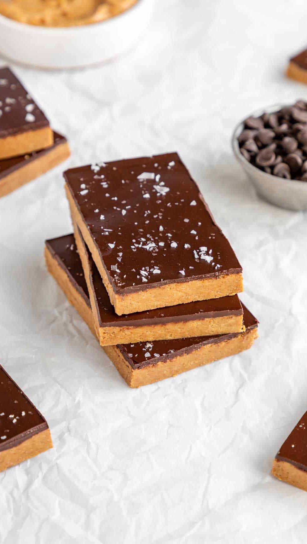 Healthy Chocolate Peanut Butter Protein Bars 🥜🍫
Recipe | Easy Vegan Snack Idea 

Ingredients:
- 1/4 cup creamy peanut bu