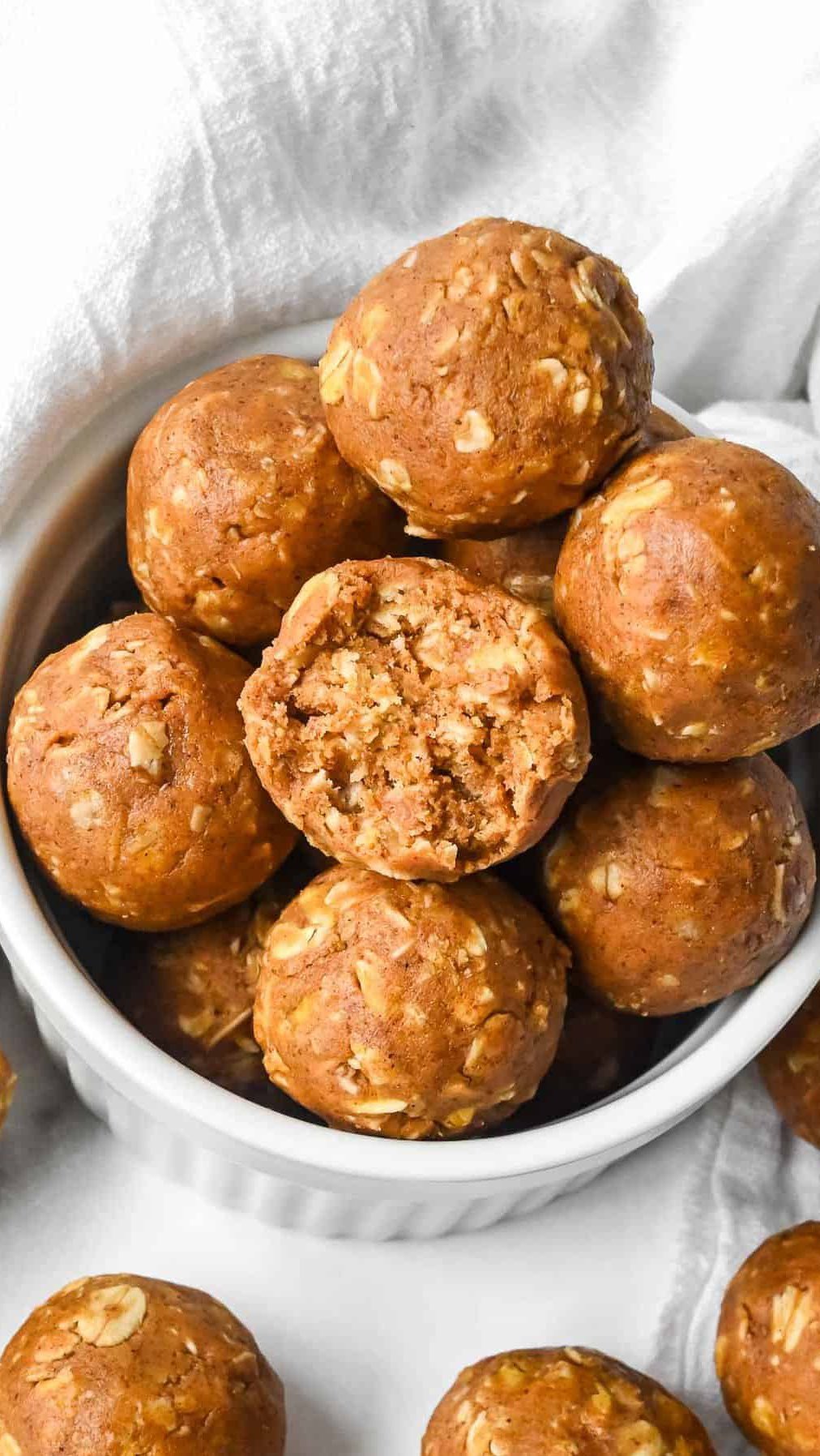 🎃 Pumpkin Protein Balls 🎃

Fall is here, and I’ve got the perfect snack to fuel your day and satisfy your pumpkin cravin