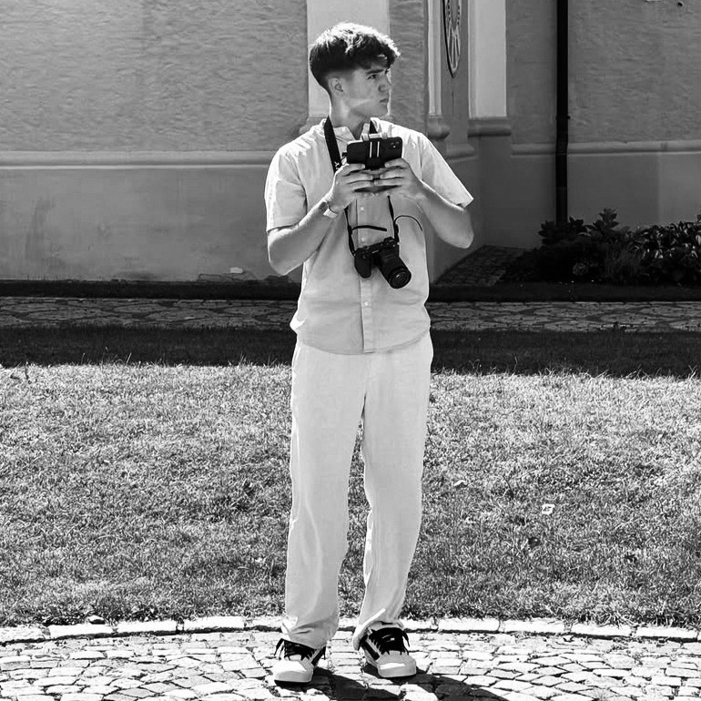 Simon, Foto & Video thumbnail