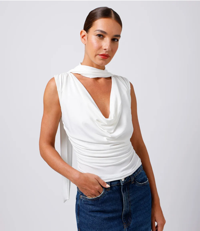 Blusa branca com echarpe mindset  thumbnail