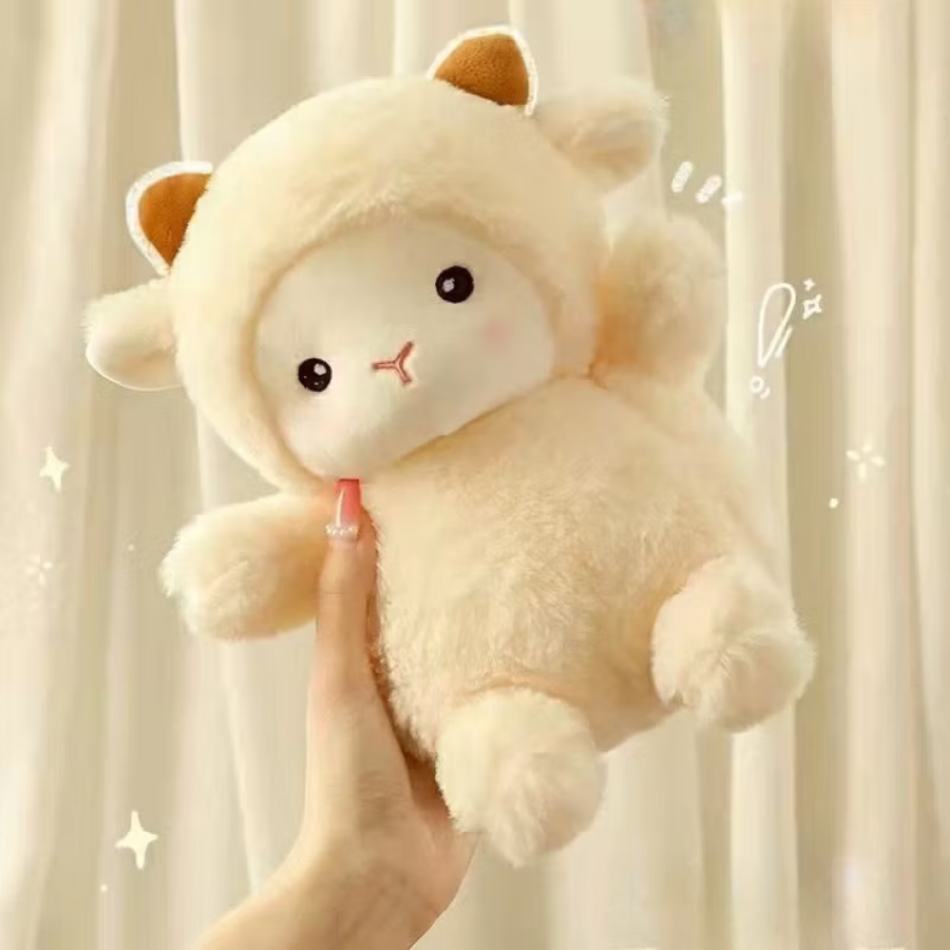 Gatinho com roupinha de cordeiro thumbnail