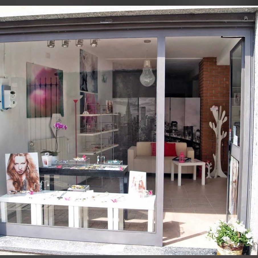Maiden-Art Handmade Jewelry Boutique, via Cavour 26, 21021 Angera (VA) Italy thumbnail