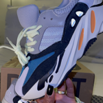 Yeezy 700 thumbnail