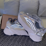 Yeezy 700 thumbnail