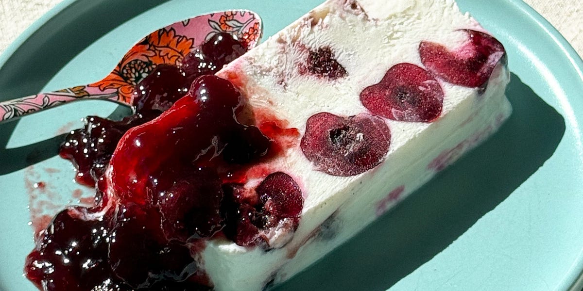 https://jaine.substack.com/p/semifreddo-de-iogurte-baunilha-e thumbnail