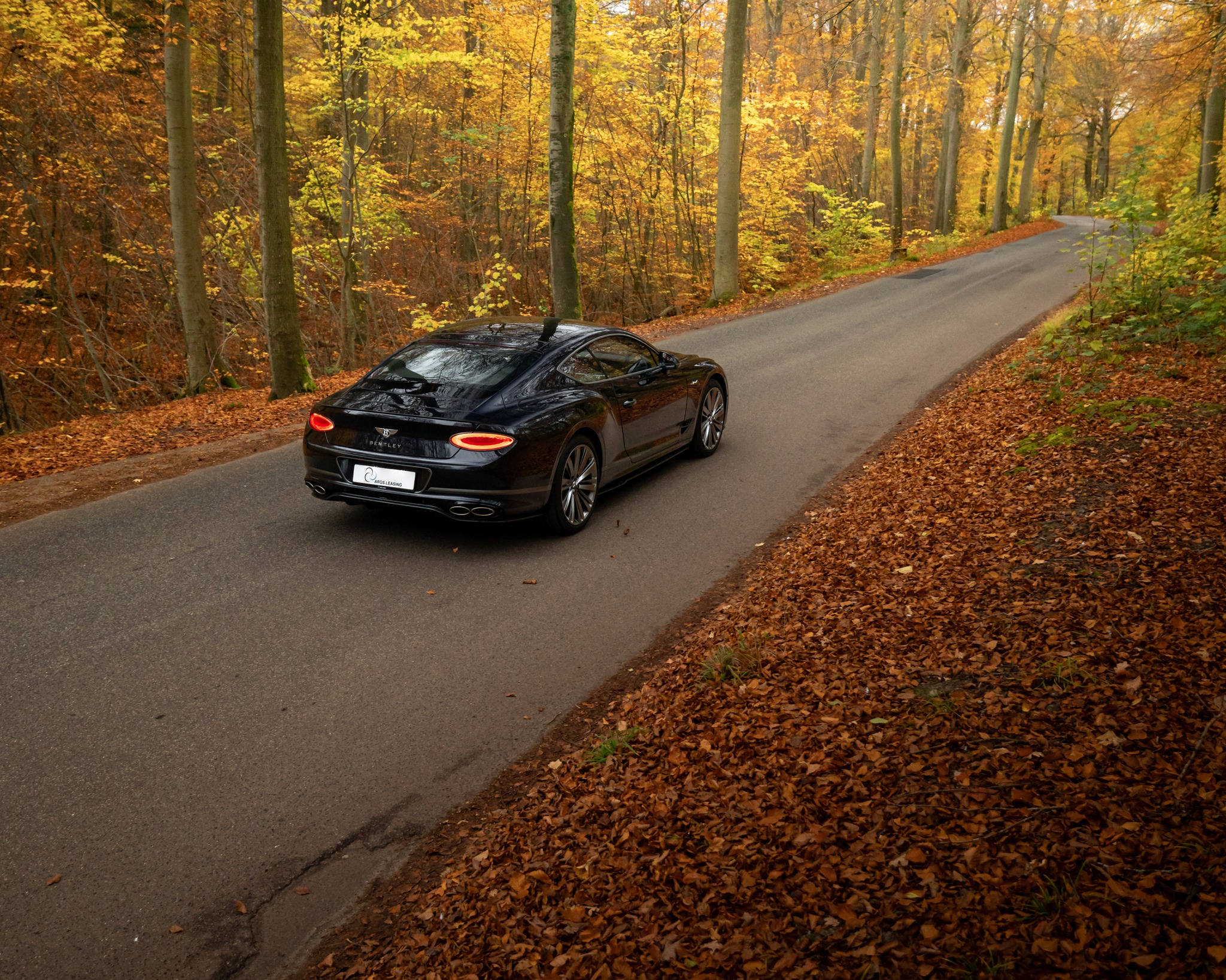 Se med i Børsen på fredag, hvor vores Bentley Continental Speed ruller over siderne i avisen 😮‍💨

🟠 6,0 liters twin-turb
