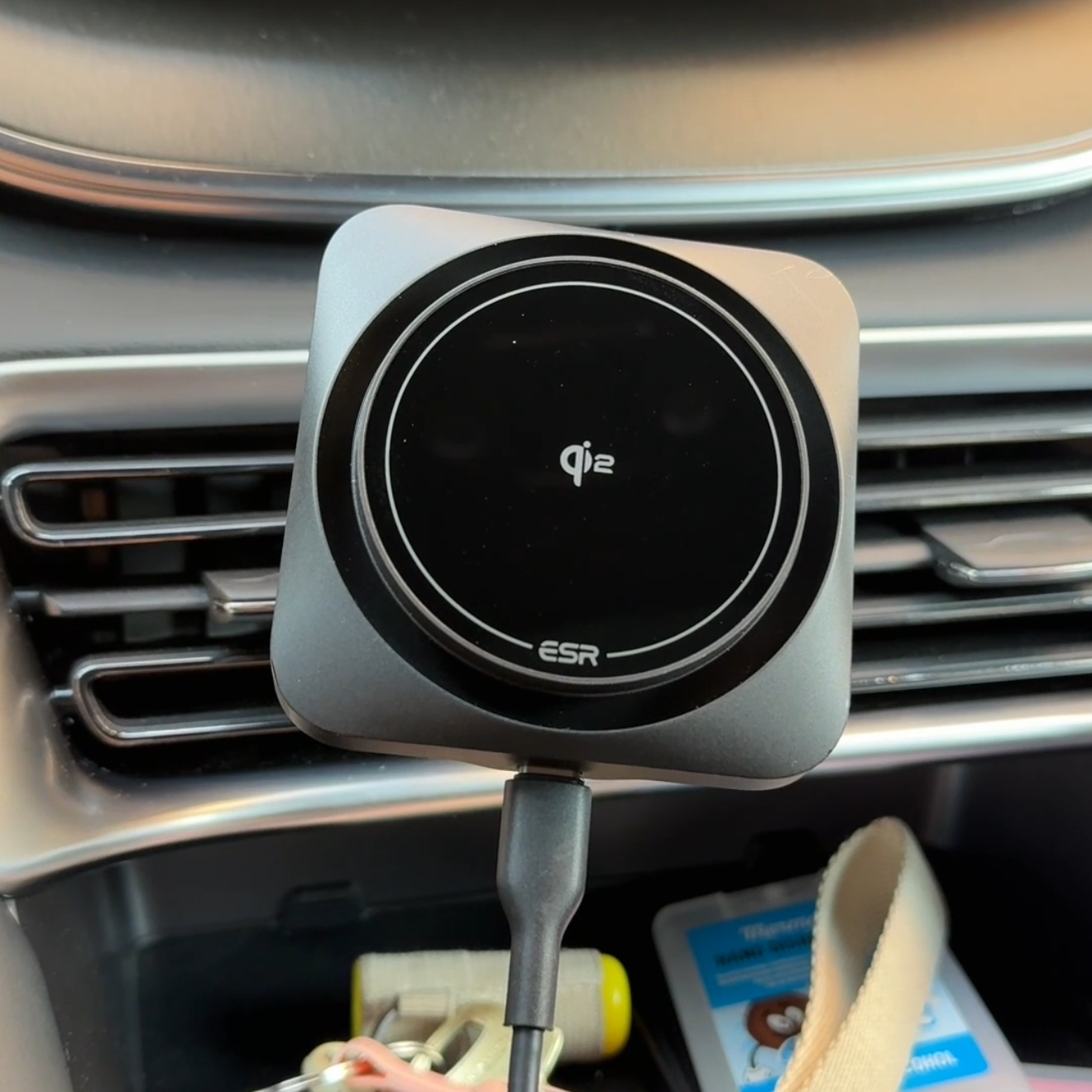 ESR MagSafe Car Charger thumbnail