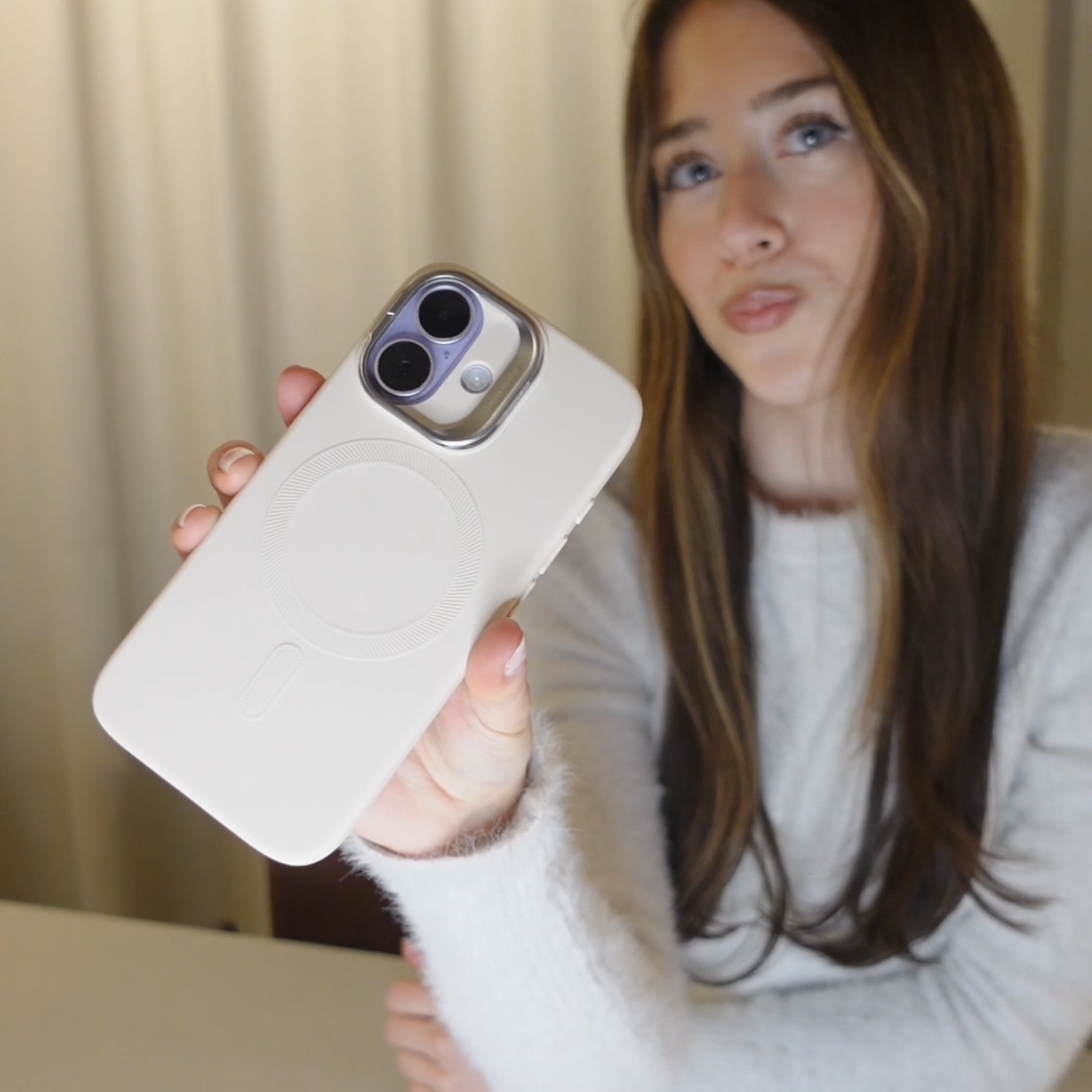 ESR Cloud Soft Magnetic case thumbnail