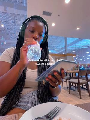 Y'all warned me the #kindle was gonna change my life 😂 ..and is! #booktok #reading #hobbies 