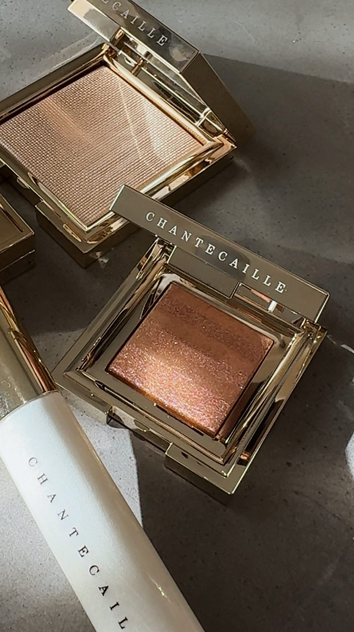 Simple, one and done Shimmery lids using @chantecaille radiant gold eye shimmer from their limited edition precious meta
