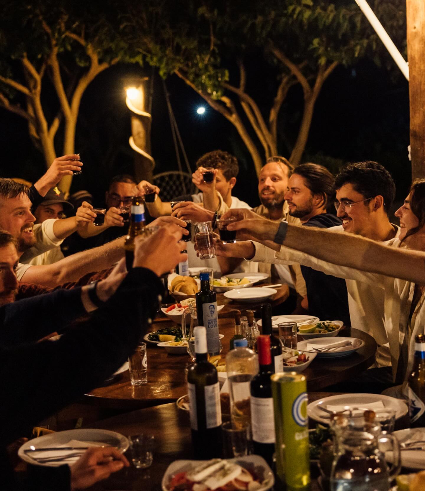 Wat kan je verwachten als je gaat dineren op Kreta? Een gastvrije sfeer met lokale ingrediënten, authentieke smaken en u