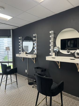 Book Downtown Chic Makeup Content Studio thumbnail