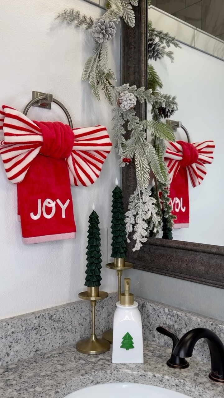 Amazon Holiday Bathroom Finds 🎄
🔗COMMENT “SO CUTE” to receive a DM. 
✨You have to follow me to receive a DM or you can f