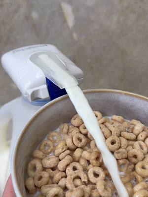 🔗In Bio! Morning made easy with this Automatic Drink Dispenser 🤍 #amazonhome #amazonkitchen #momhacks #drinkdispenser #f