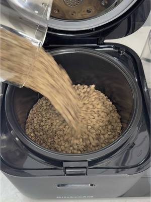 🔗In Bio! Rice & Grain Cooker 🌾🍚. Cooking made easy 🙌. This cooker automatically dispenses water to the ratio needed for 