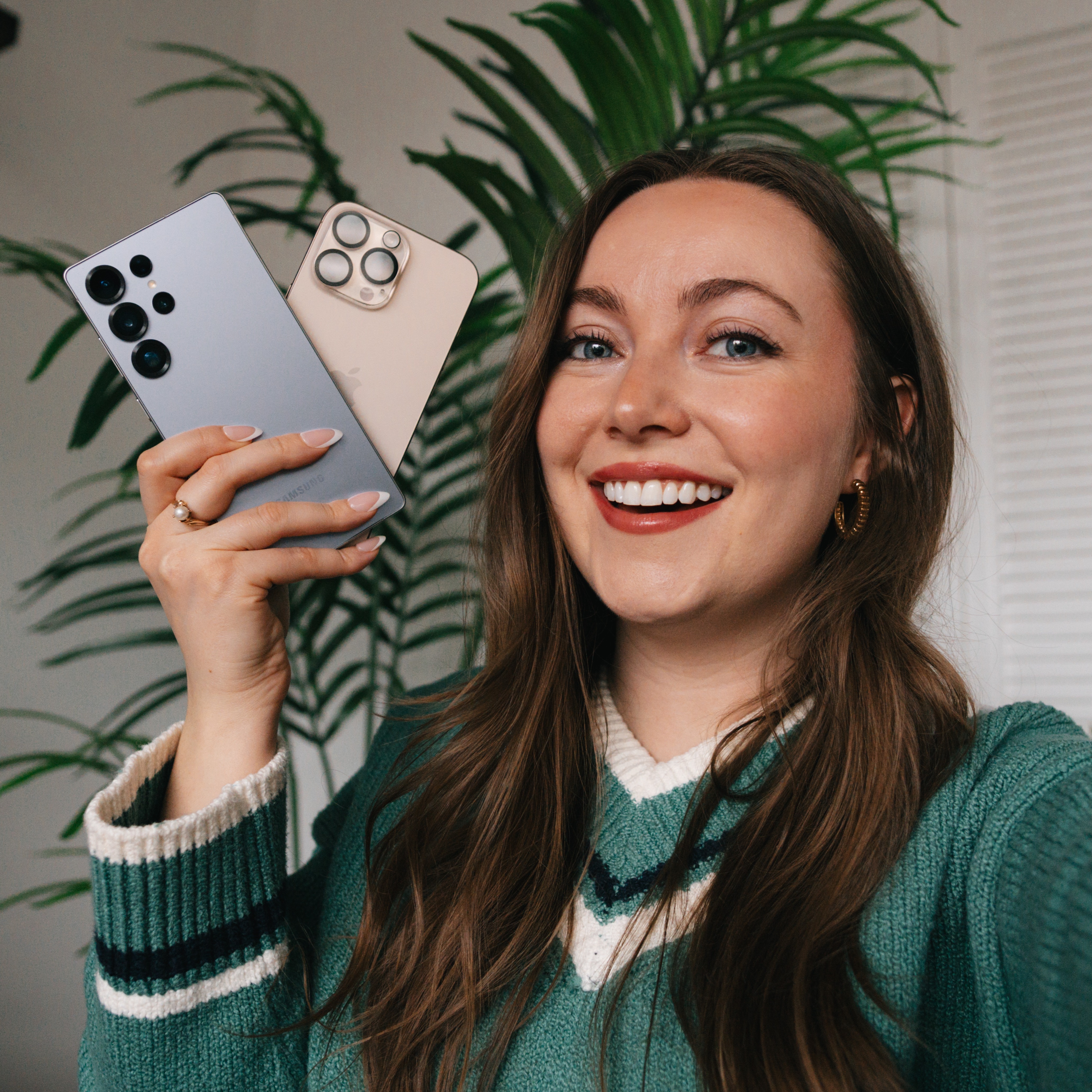 NEW VIDEO! Trying the Samsung S25 Ultra as an Apple Girl! thumbnail