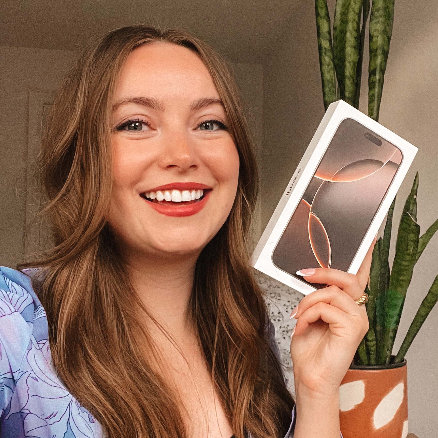 IPHONE 16 Unbox + Real Life Test! thumbnail