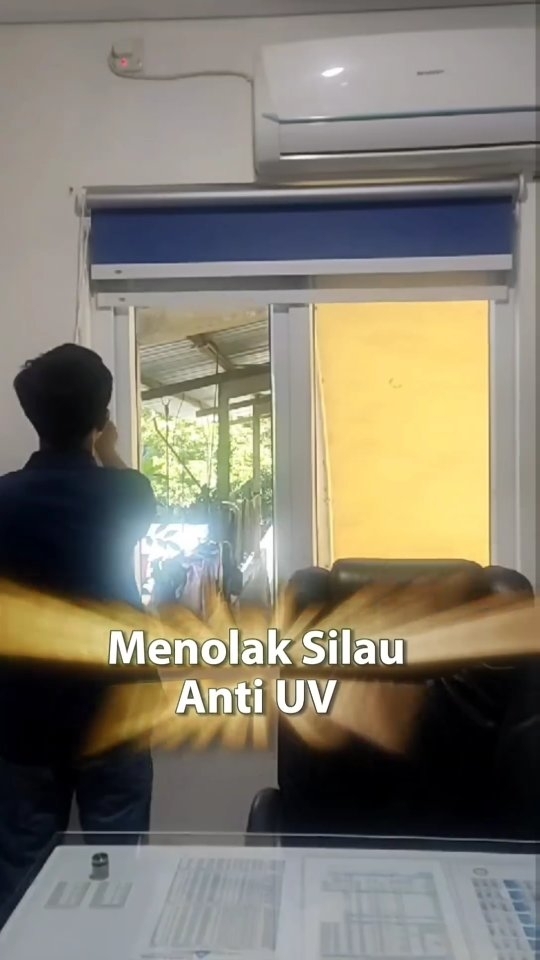 Pernah ga punya posisi duduk di kantor membelakangi jendela dan silau?? Mau ditutup total sayang karena viewnya cakep da