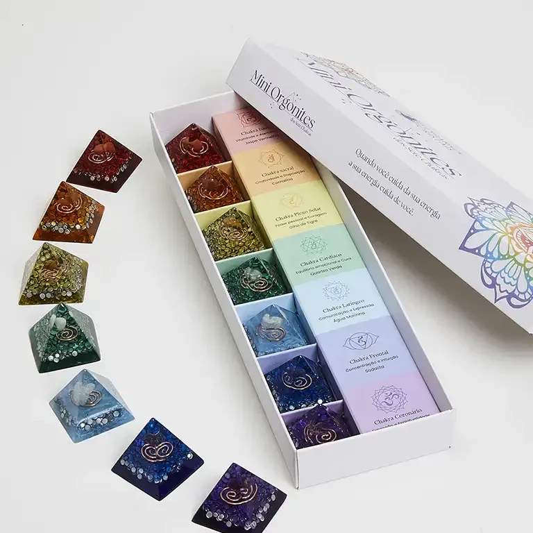 Kit 7 Mini Pirâmides Orgonite com Cristais Naturais – Alinhamento dos Chakras e Proteção Energética thumbnail
