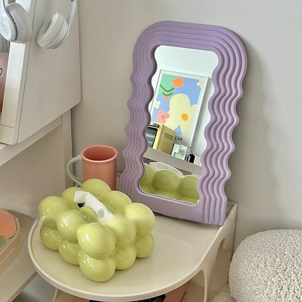 This cute girly vanity mirror is the perfect addition to any dressing table. Featuring a pastel colour kawaii wavy arch 