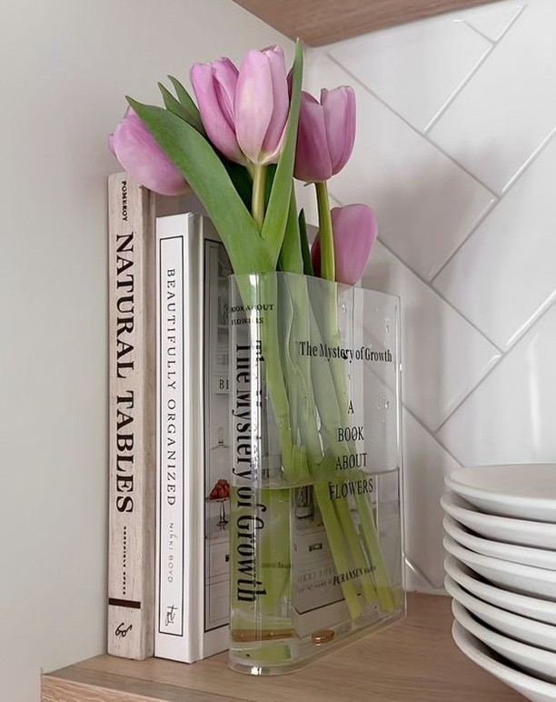 In love with this amazon vase! 🌷

 #amazonfinds #aestheticdecor #homedecor #flowervase #cutehomedecor #tulips🌷 #pastelae