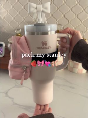 yall I did this new ice mold wrong and only made half the ice HAHAH 🧊🤪 will try again in the next one 😙👏🏻 @Bloom Nutriti