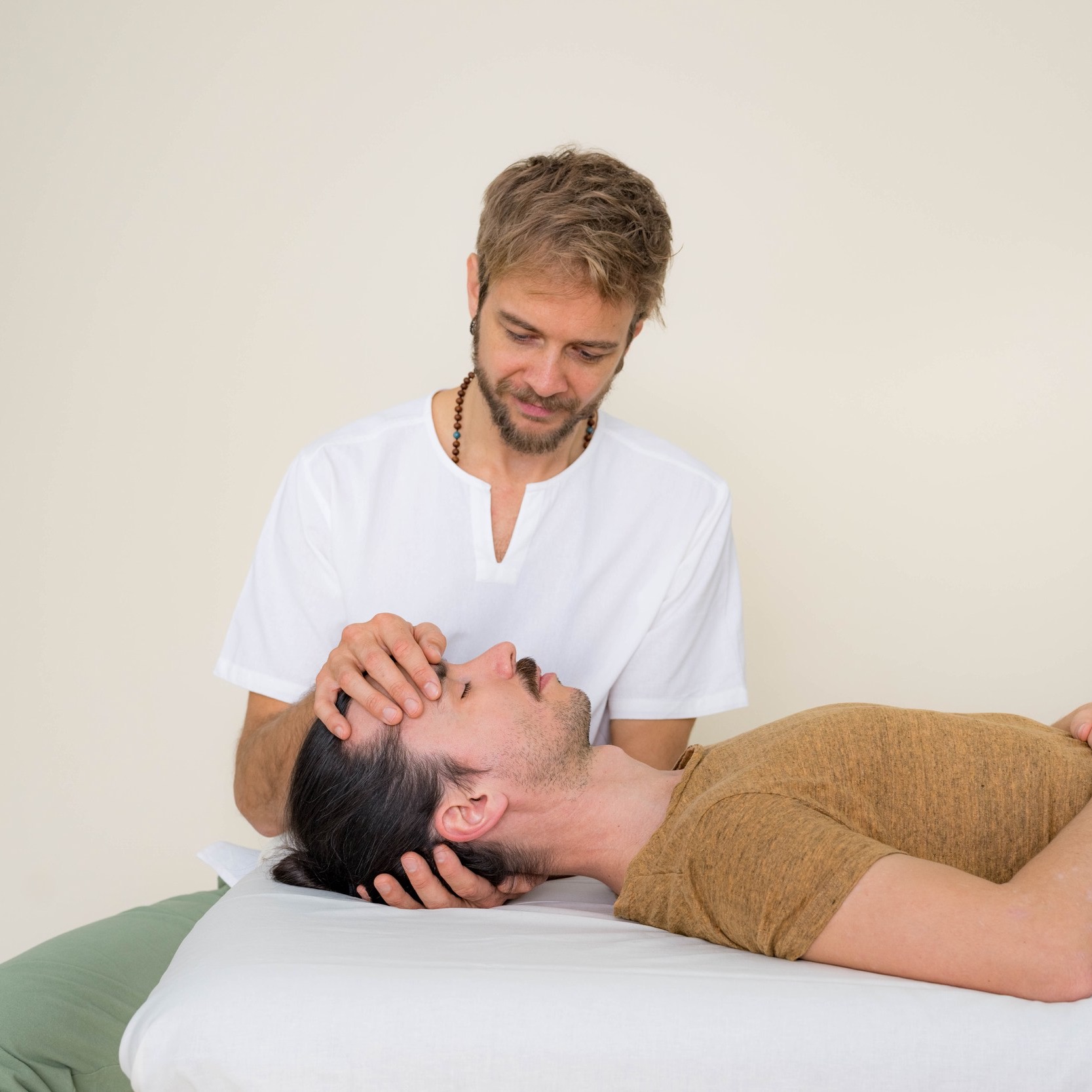 Manual Therapy with Gabe 💆🏻 thumbnail