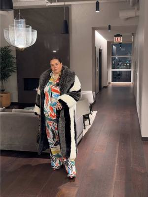 I know a thing or two about coats… specifically winter coats… and more specifically faux fur coats 😌  Y’all I love a goo