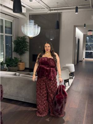 Headed to an event with @AKIRA tonight & here’s the final fit  Scroll to the middle to see it with the coat ❤️✨ #plussiz