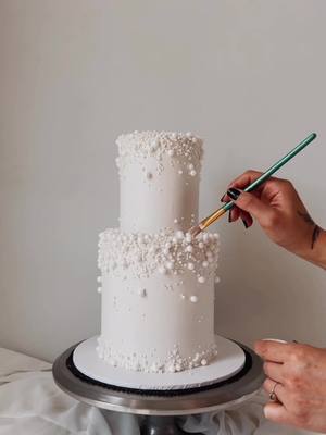 Imagine this: You’re decorating a wedding cake with Pearls. You start with the large ones, easy peasy to place on. Doesn