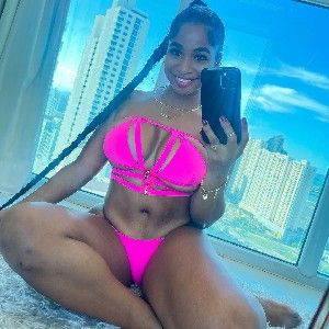 Shaniki Hernandez — Bio Site