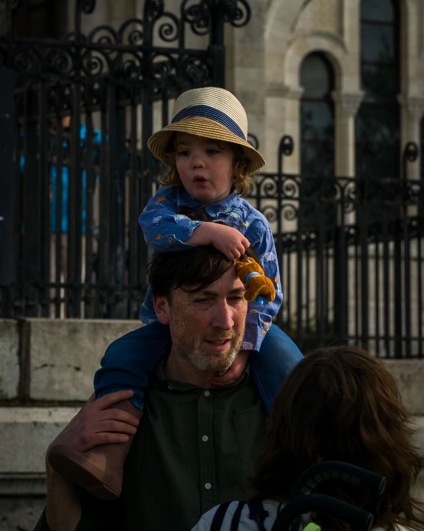 👨‍👧📸

#FamilyBonding #ParentingLife #Fatherhood #KidsOfInstagram #ParisStreets #TravelWithKids #CityExploration #CuteKid