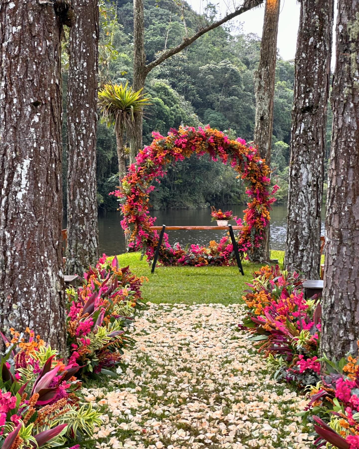 Decoração no campo, como não amar??♥️

NOIVA: @zpaula_dosso
ESPAÇO: @espacoserradomar 
ASSESSORIA: @soloassessoria
DECOR