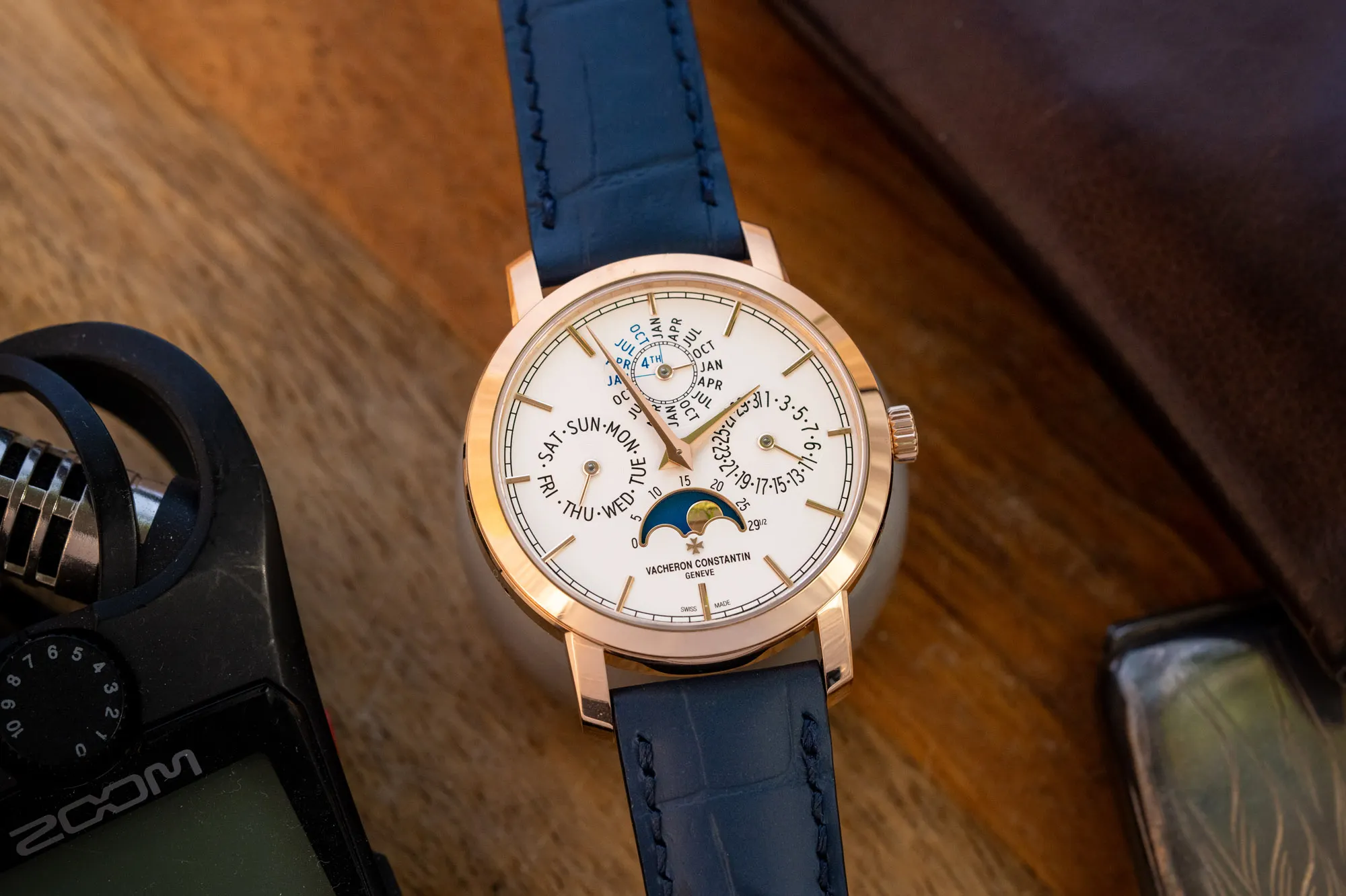 Vacheron Constantin Traditionnelle Perpetual Calendar Ultra-Thin - The Deep Track thumbnail