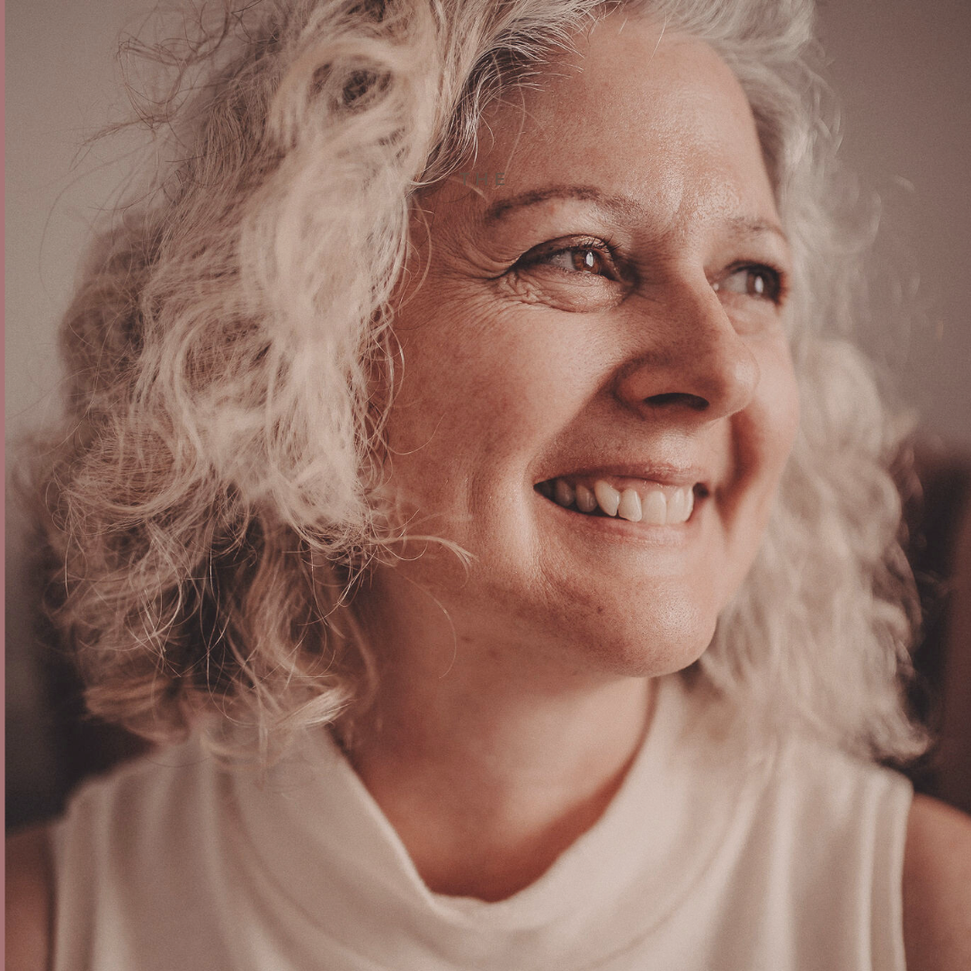 Sacred Pause : A Midlife Woman's Reflection Guide thumbnail