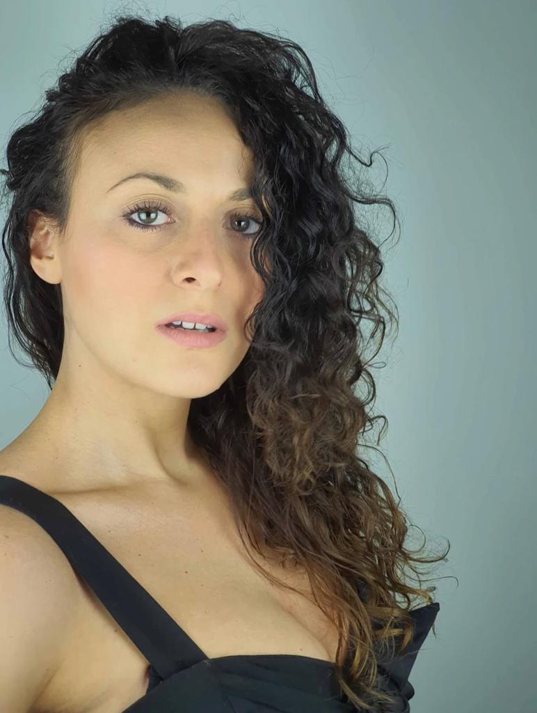 Eliana Manvati - Actress thumbnail