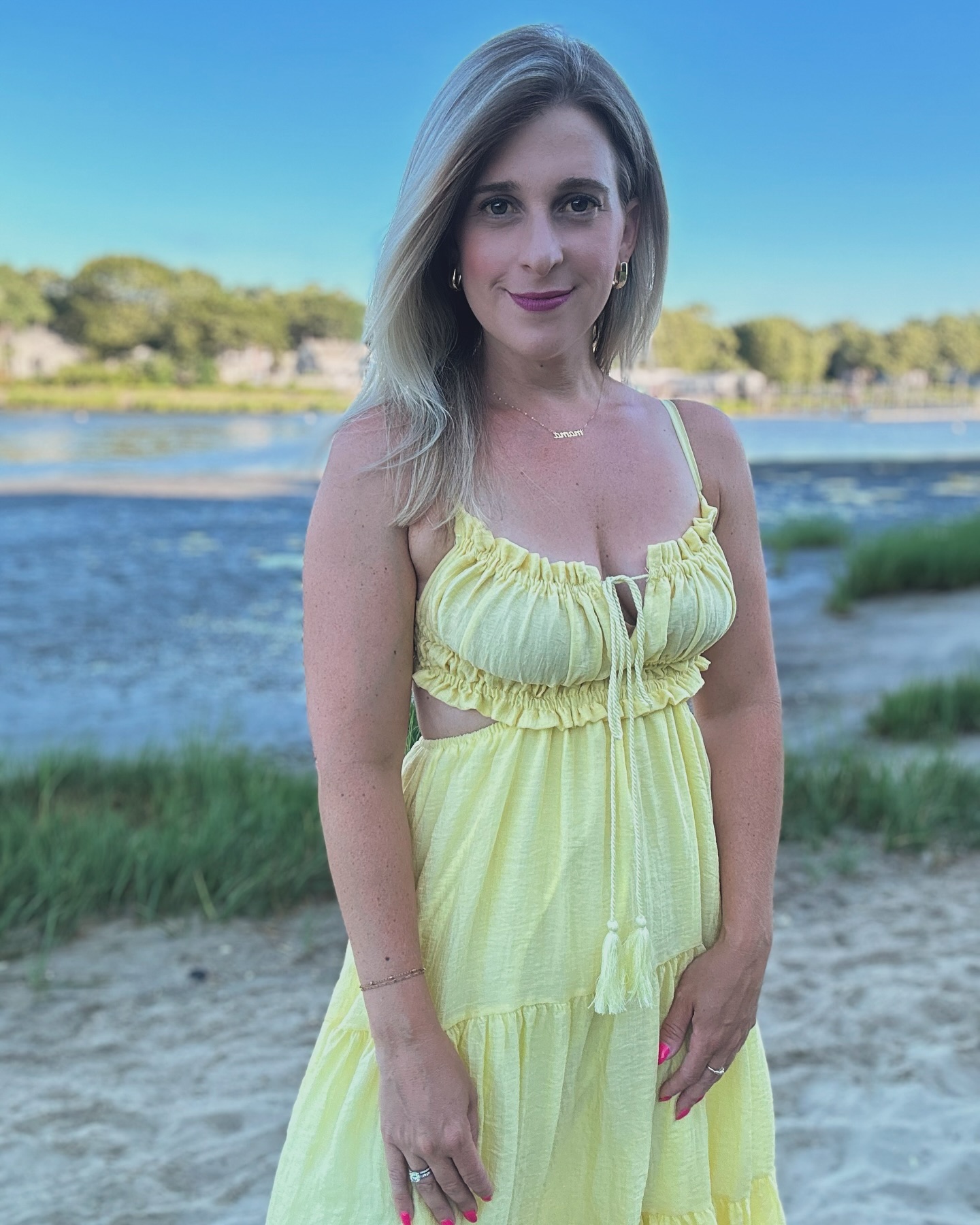 I am really feeling yellow dresses this summer 💛. This is my favorite dress I ever scored from @amazon 

#teacheroutfits