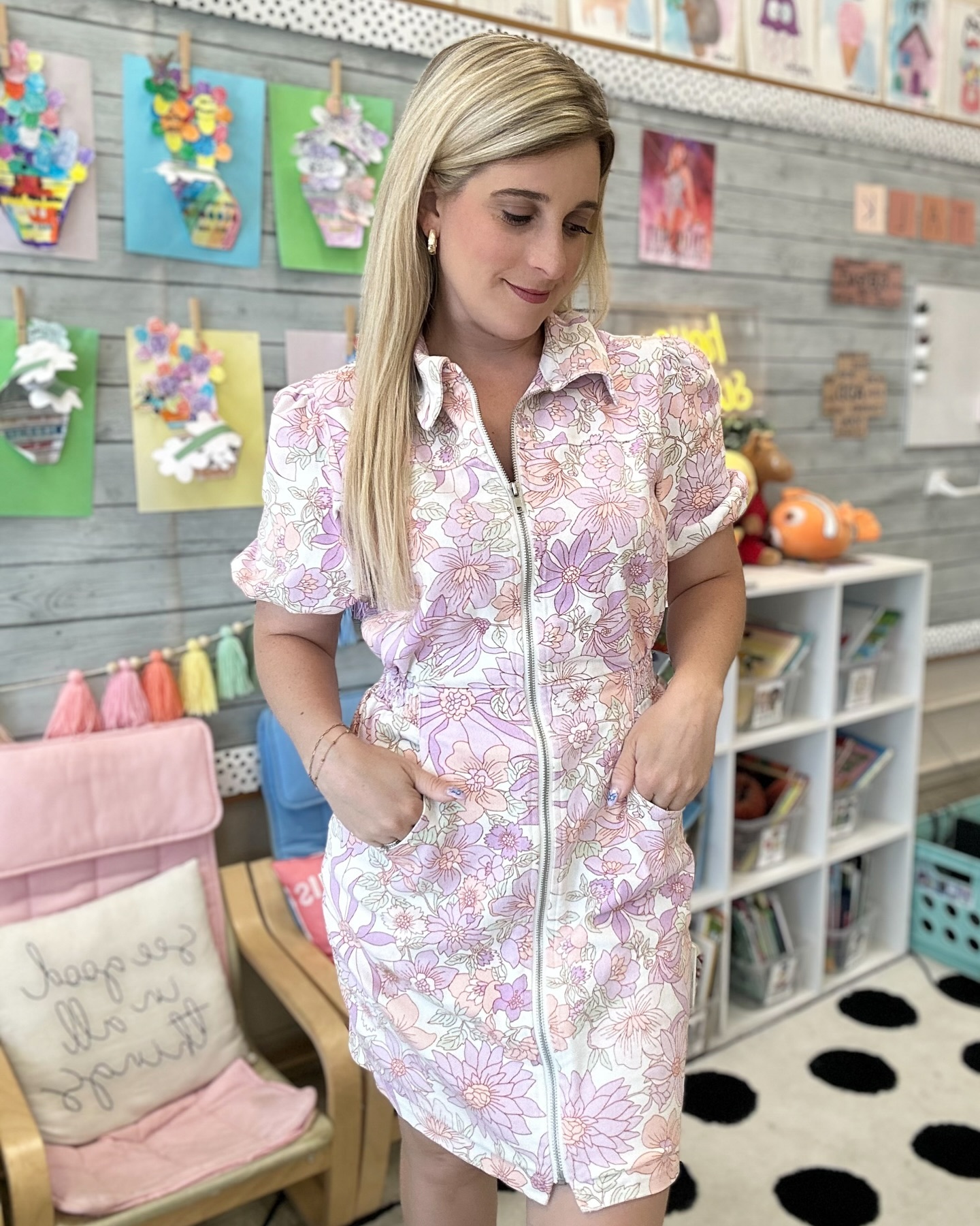 Teacher outfit of the day in this cute floral denim dress. 🌸

Dress is by @skiesareblueclothing 

#fyp #foryou #foryourp