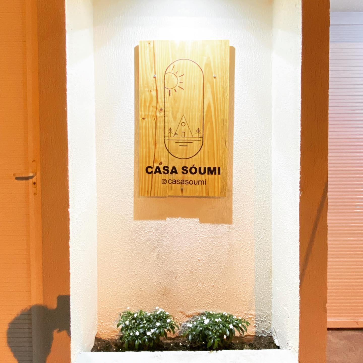 Nossa placa na entrada da nossa casinha, para recebê-los de braços abertos.
•••••••••••••••••••
#casasoumiubajara #casas