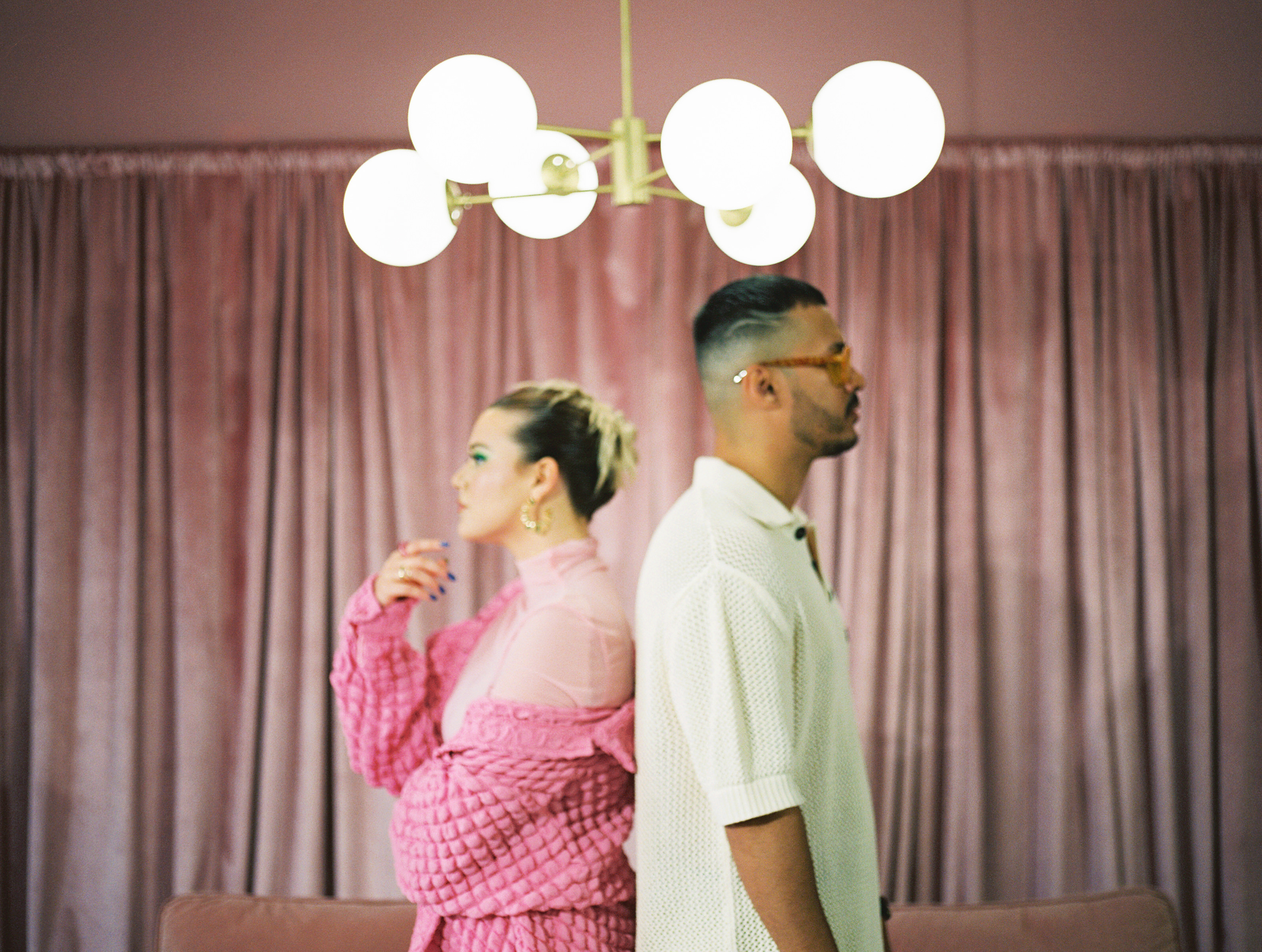  Kim + Indiomar  "Mejor Contigo" MV  thumbnail